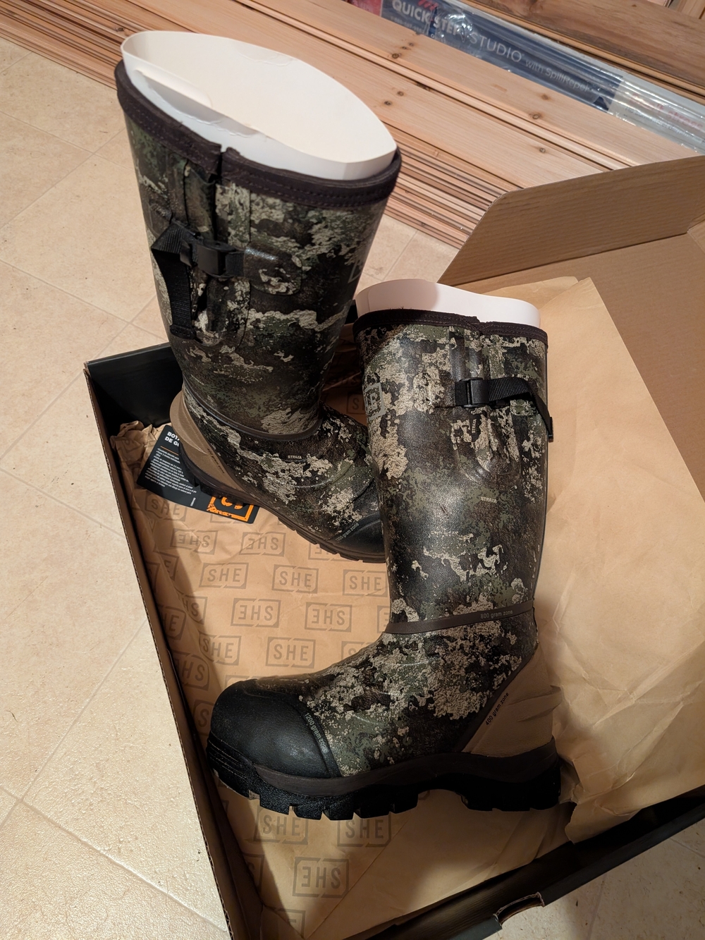 Women's Size 8 SHE Waterproof Camo Pull-On Hunting Boots - Green
